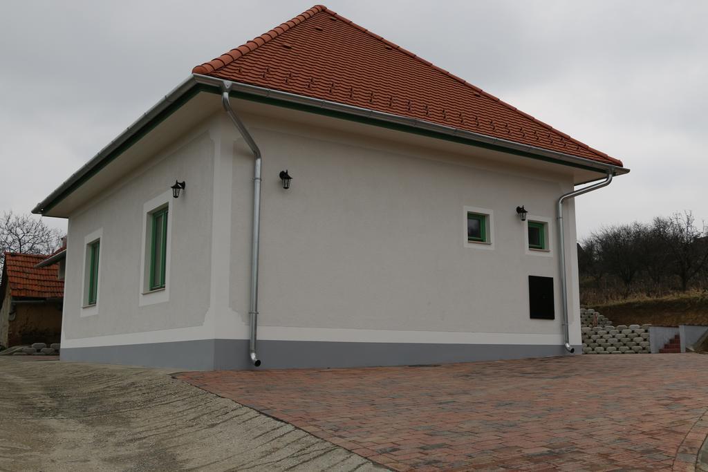 Fogadó a Patkolókovácshoz Szekszárd Bed and Breakfast Exterior foto