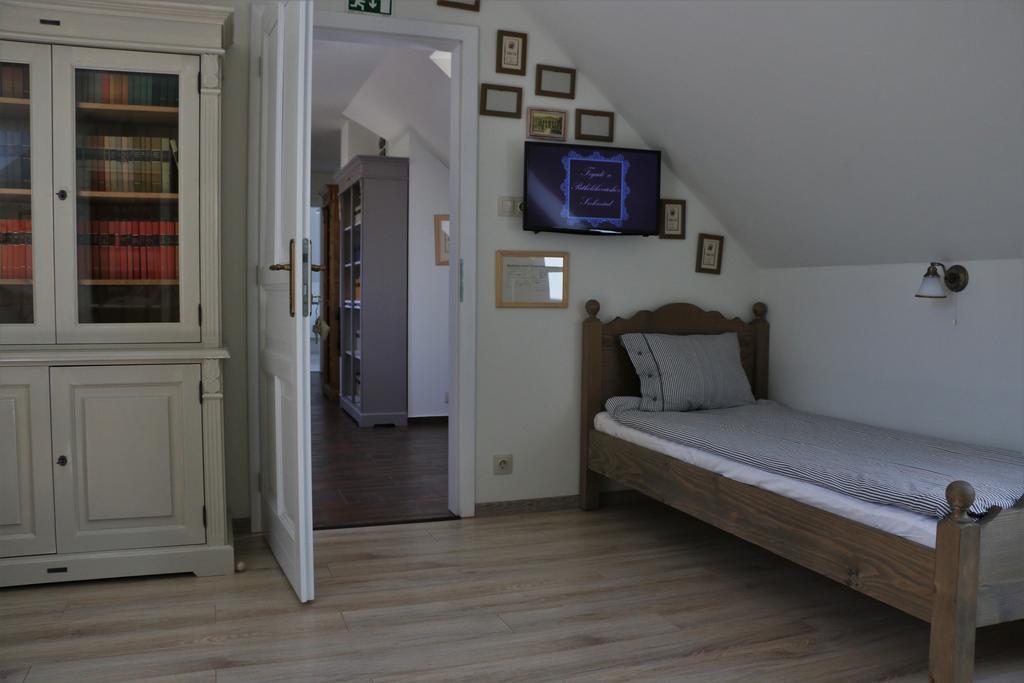 Fogadó a Patkolókovácshoz Szekszárd Bed and Breakfast Exterior foto