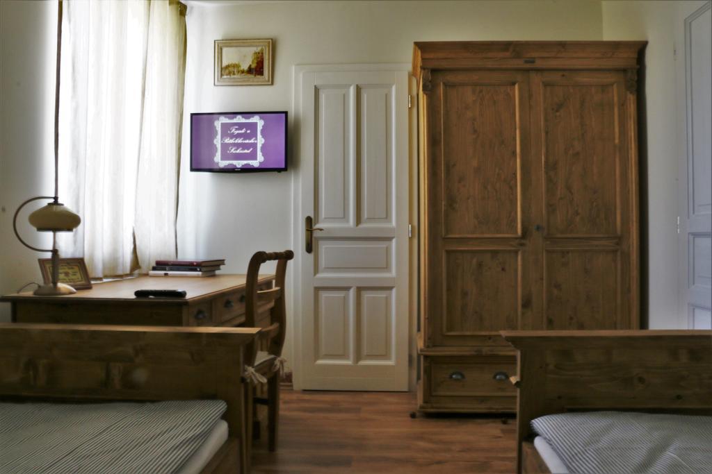 Fogadó a Patkolókovácshoz Szekszárd Bed and Breakfast Exterior foto